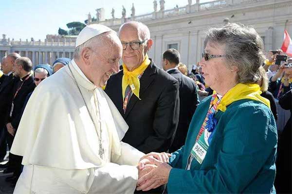 Sister-Eileen-Haynes-SCL-with-Pope-Francis